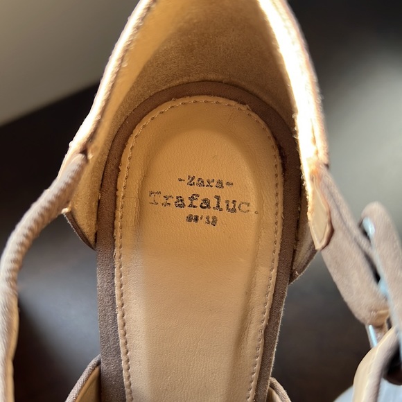 Platform beige suede high heel sandal - Picture 4 of 4